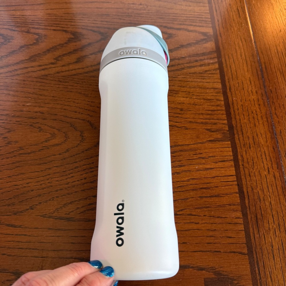 Owala FreeSip 24oz Insulated Stainless Steel Water Bottle White Gray 710mL